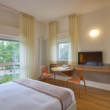 Hotel Emilia Ancona Bagian luar foto