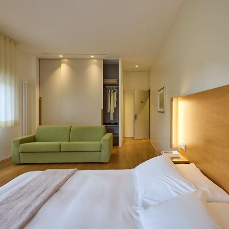 Hotel Emilia Ancona Bagian luar foto