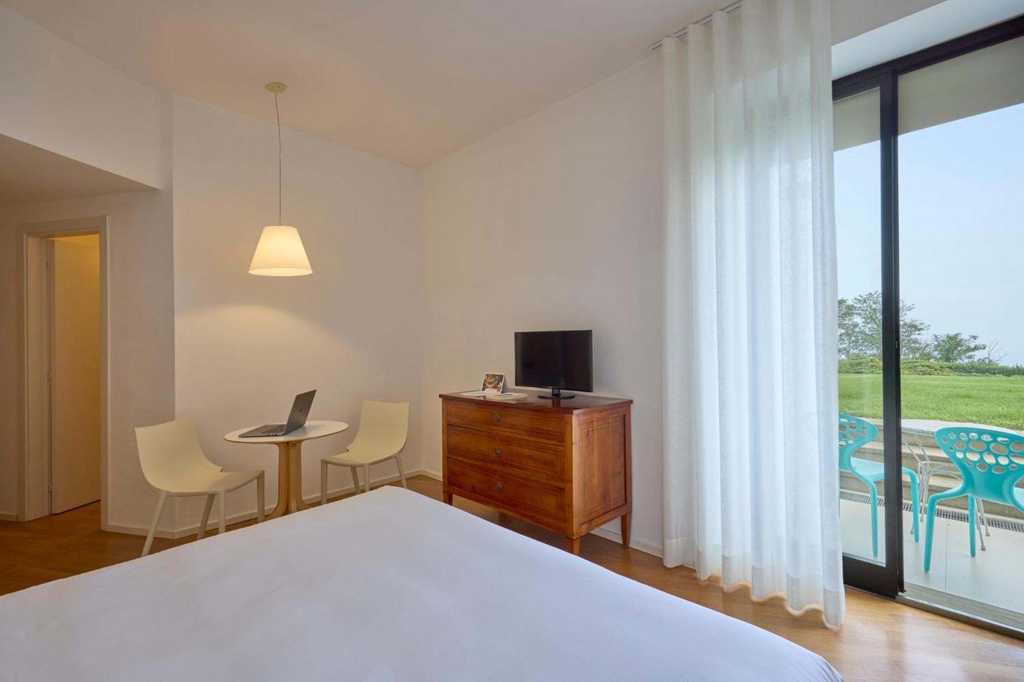 Hotel Emilia Ancona Bagian luar foto