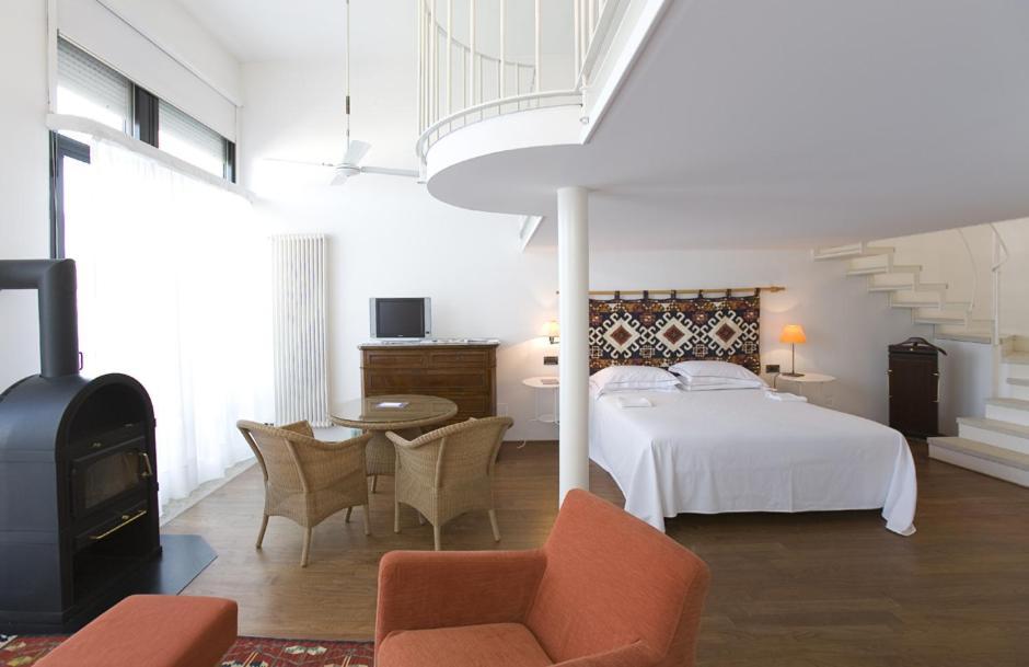 Hotel Emilia Ancona Bagian luar foto