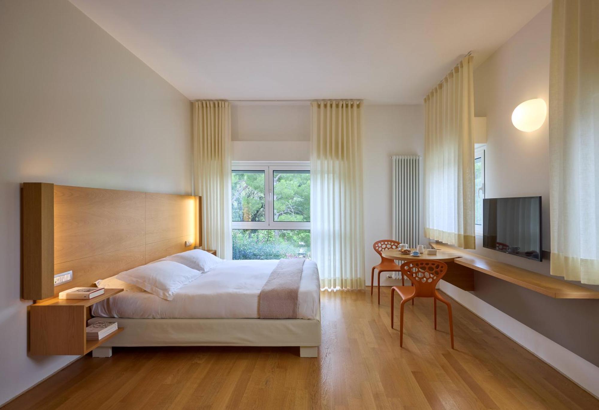 Hotel Emilia Ancona Bagian luar foto