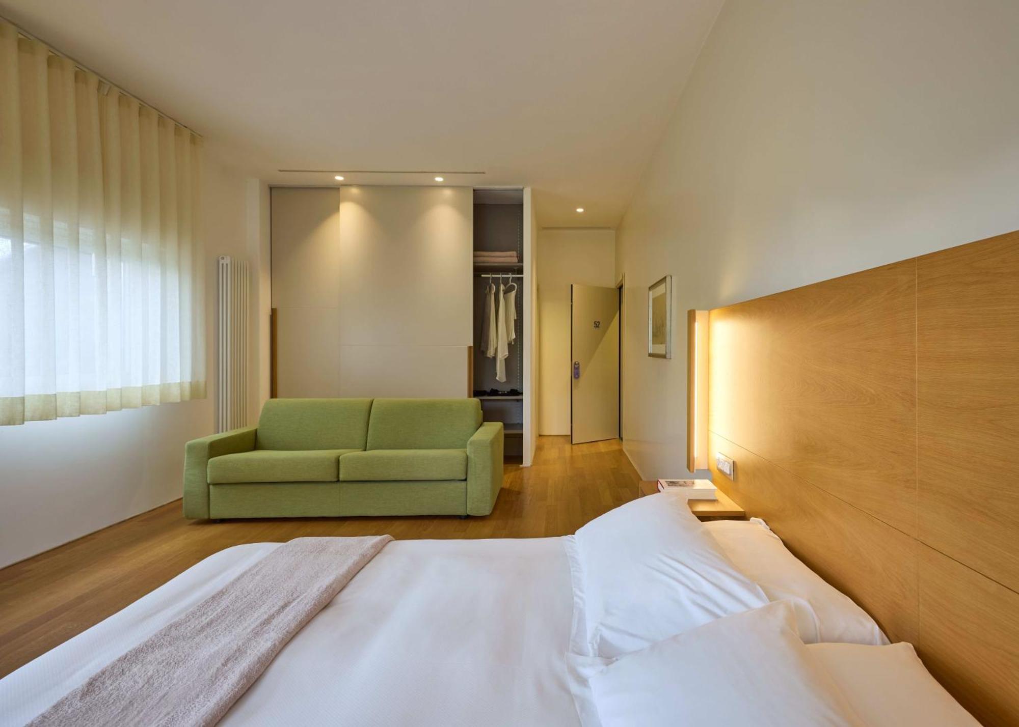 Hotel Emilia Ancona Bagian luar foto